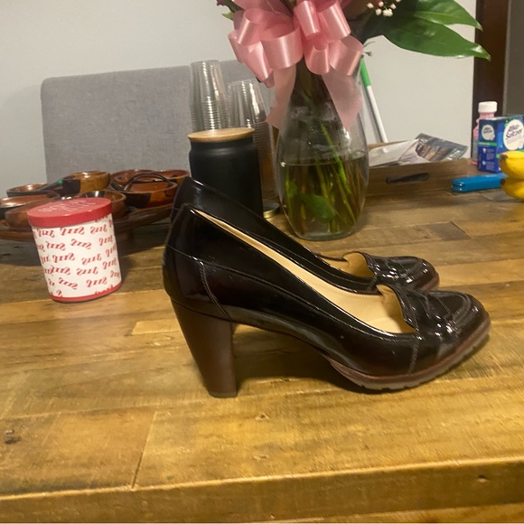 Cole Haan heals very Comfortable in very good condition no scratches - Picture 3 of 10